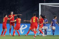 亚洲杯女足比赛，中国队决胜场上